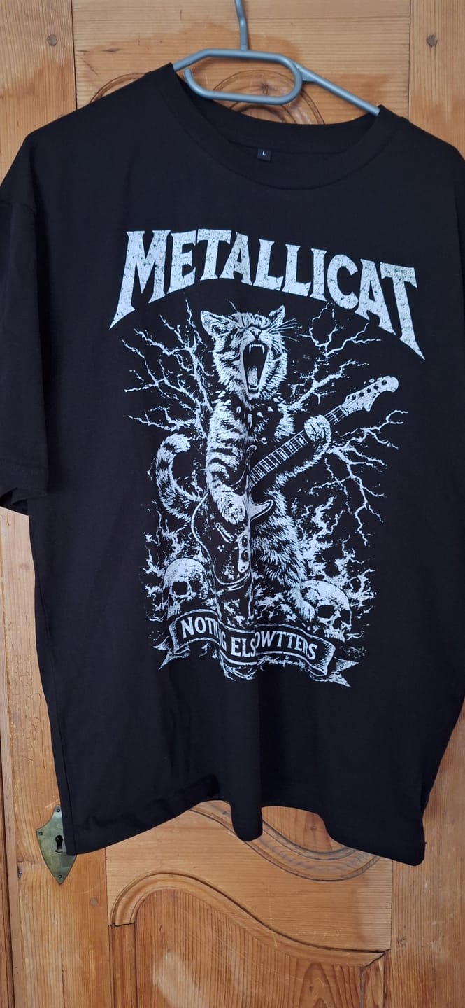 Customer photo review of Metallicat Premium T-Shirt