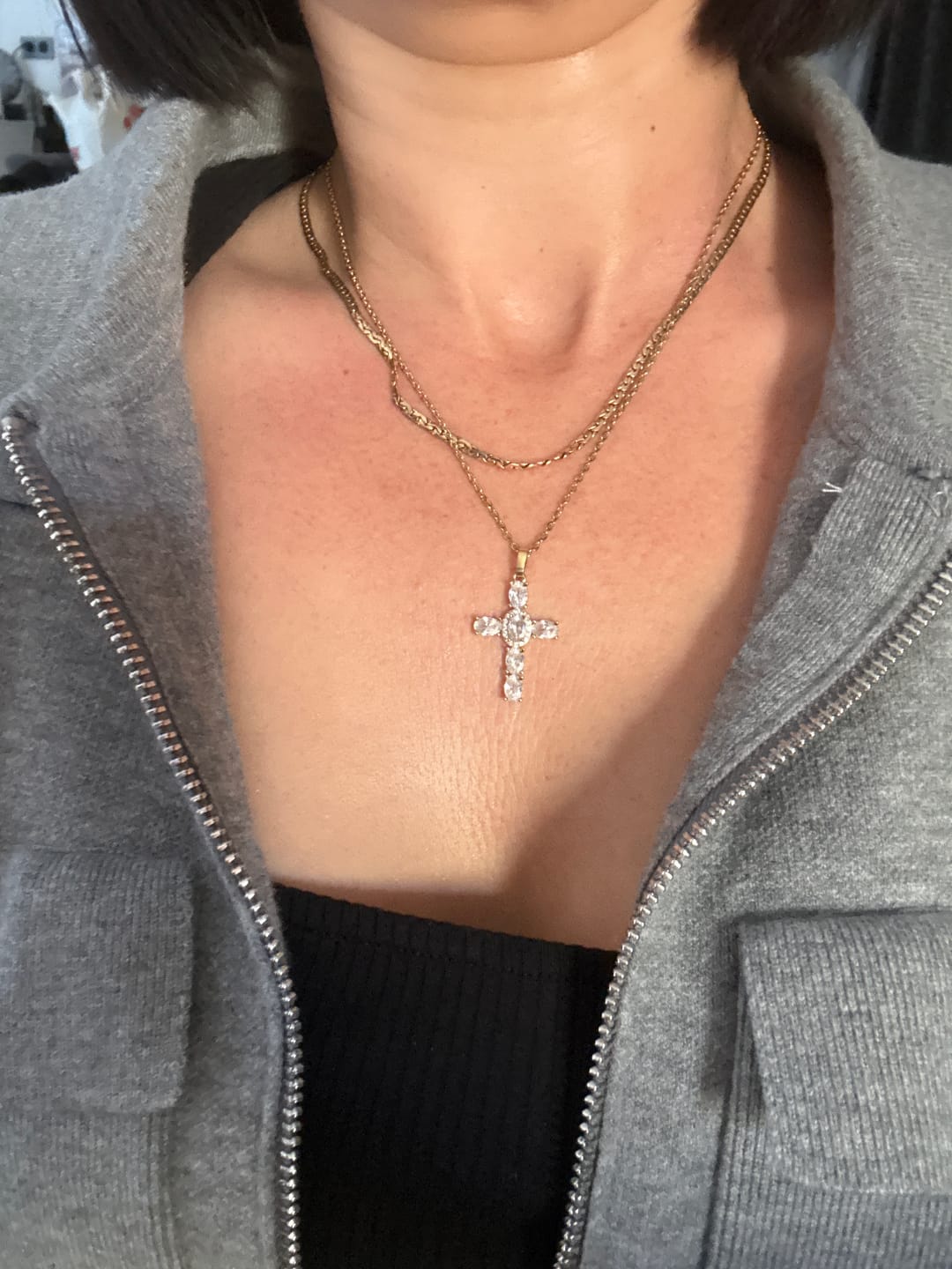 Customer photo review of Collier Croix Religieuse avec Zirconiums