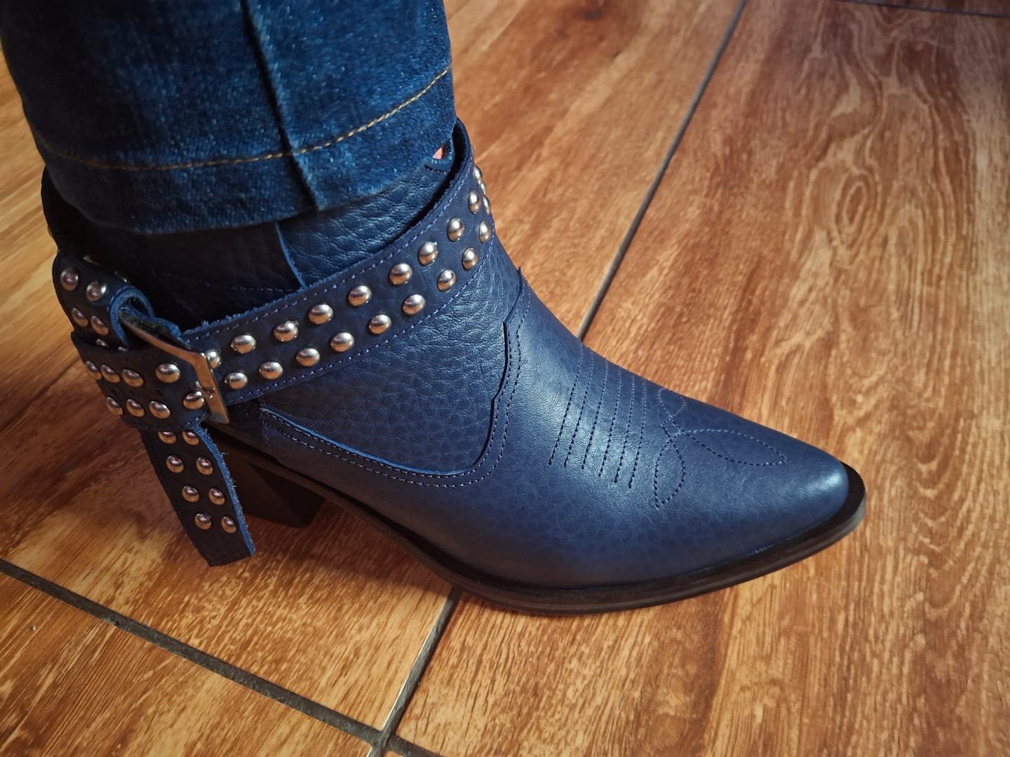 Customer photo review of Carlota Azul Tachas