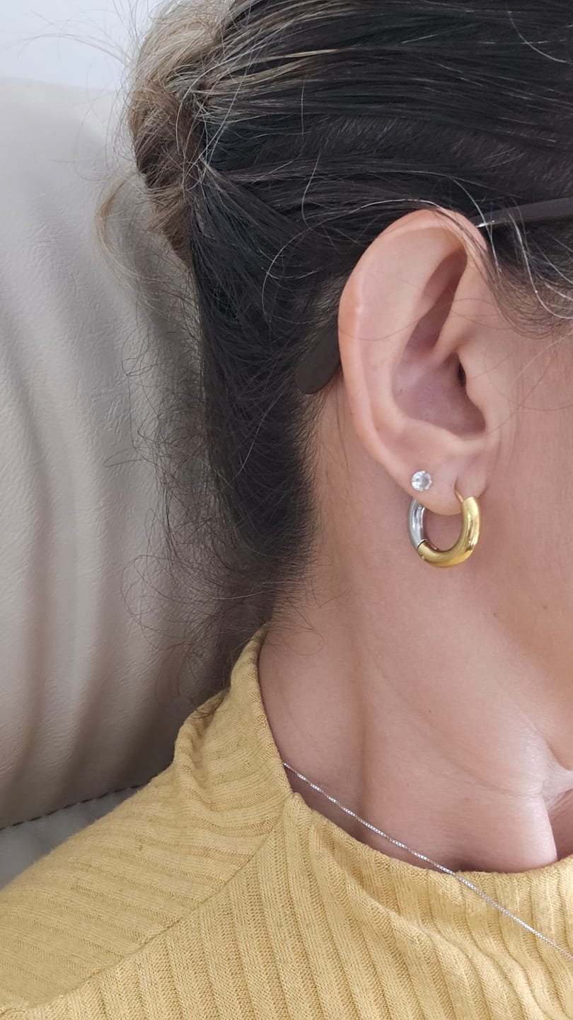 Customer photo review of Brincos de Argola Contraste Banhado em Ouro 18k