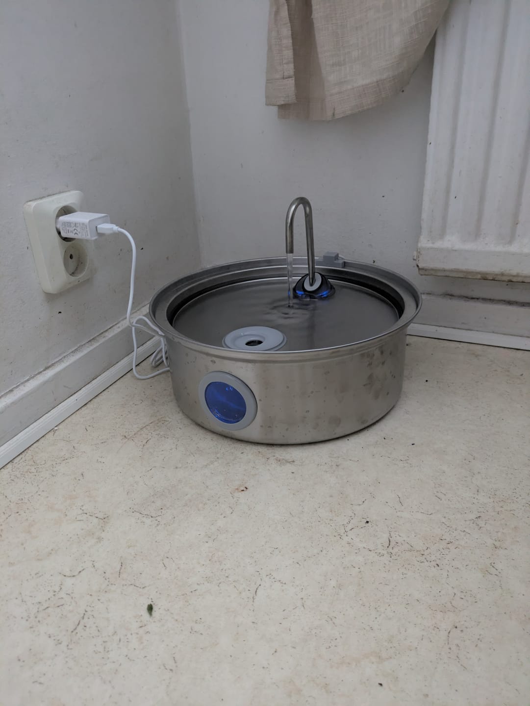 Customer photo review of Oneisall 7L Pet Water Fountain with Visual Water Level & 3 Filters