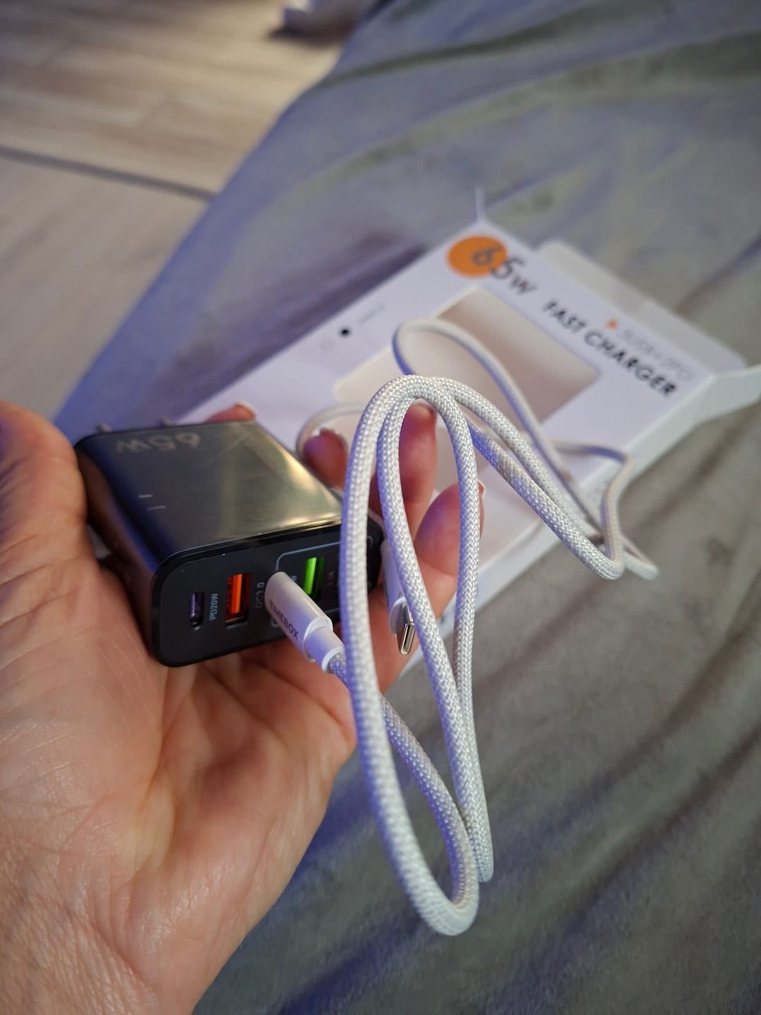 Customer photo review of Incarcator Retea, 65W, 5 Porturi, 3 x USB, 2 x Type-C, Negru