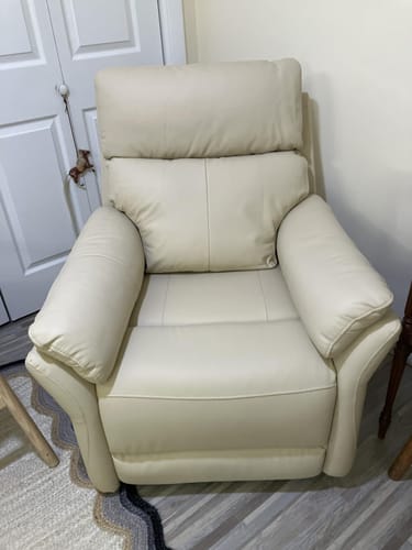 Customer photo review of AIRSKY Manual Top-Grain Leather Ergonomic Recliner with Footrest R1
