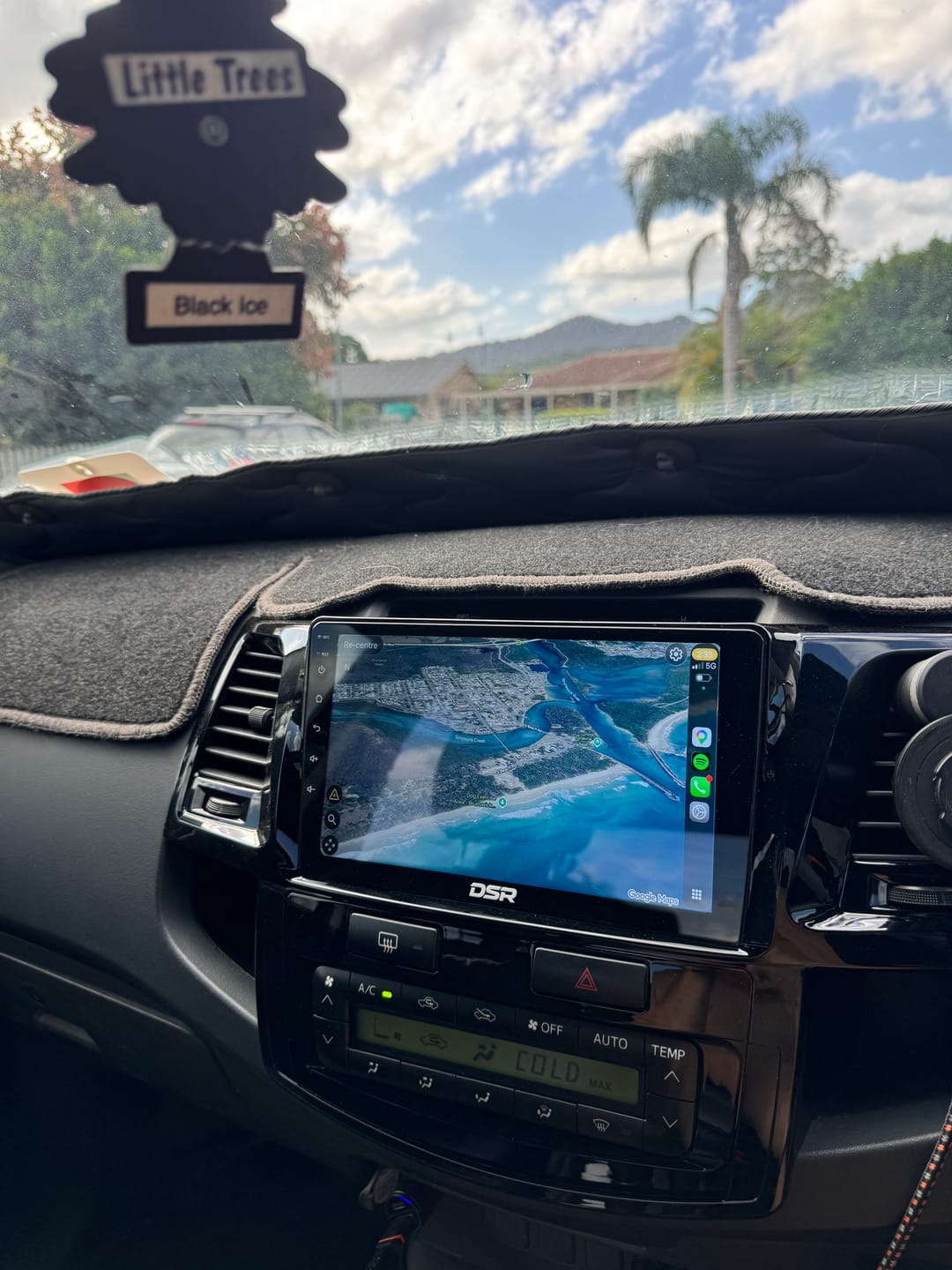 Customer photo review of Toyota Hilux N70 2005–2015 DSR Head Unit