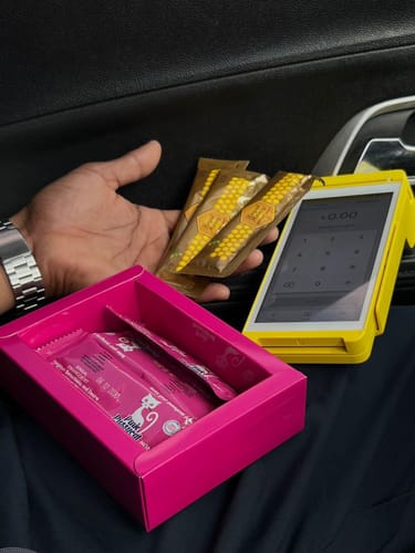 Reseña con foto de un cliente sobre 10 Cajas Pink Pussycat | Pack Distribuidor