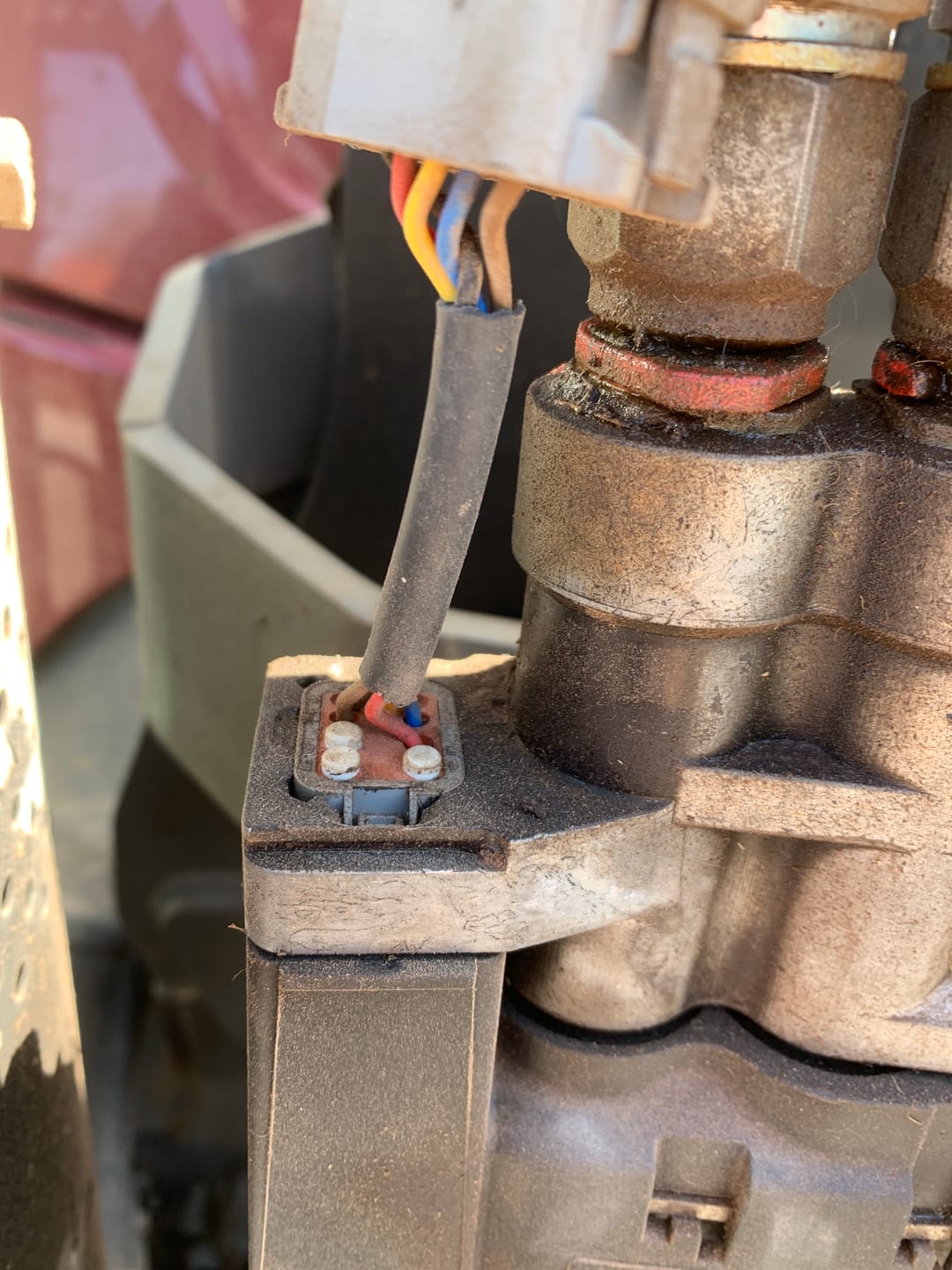 Customer photo review of DEUTSCH DT Connectors Assorted Box with Crimping Tool / 2 to 12 Way / 326 Pieces
