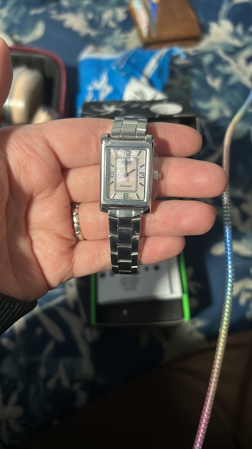Customer photo review of Reloj Casio Tank Análogo LTP-1234DS-4A Nácar Rosa