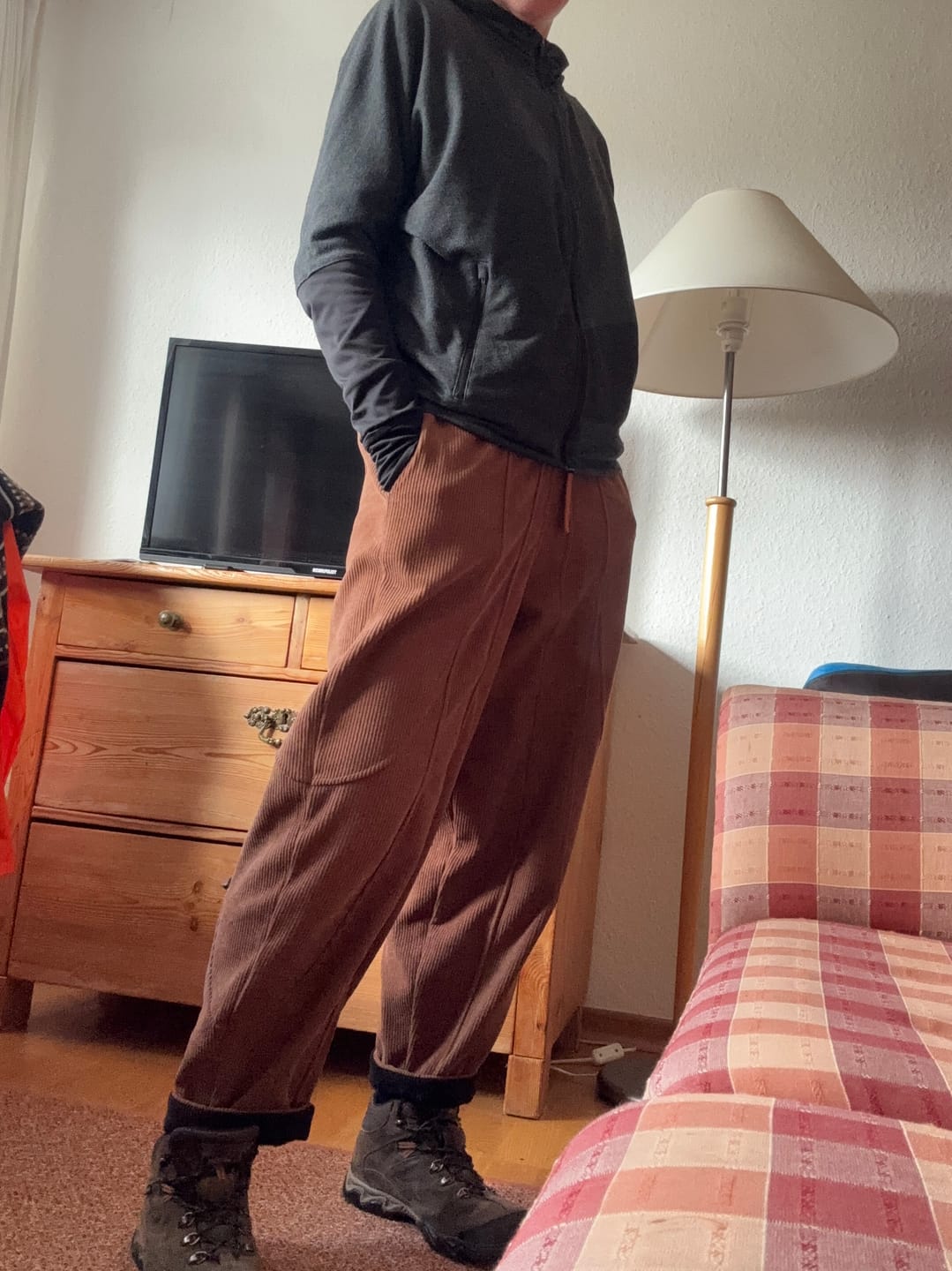 Customer photo review of Buddha Stones Damen-Haremshose aus Cord-Baumwolle mit Thermo-Fleece-Futter und Taschen in Farbkontrast