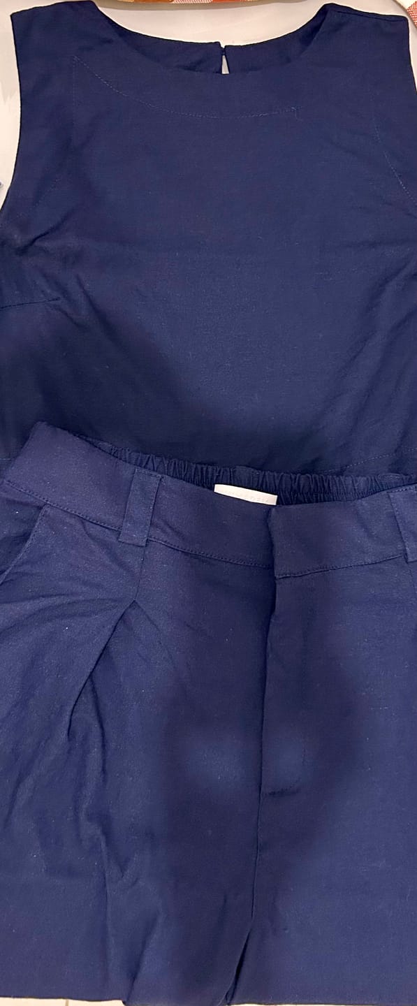 Customer photo review of Calça Pantalona Graviola Azul Escuro