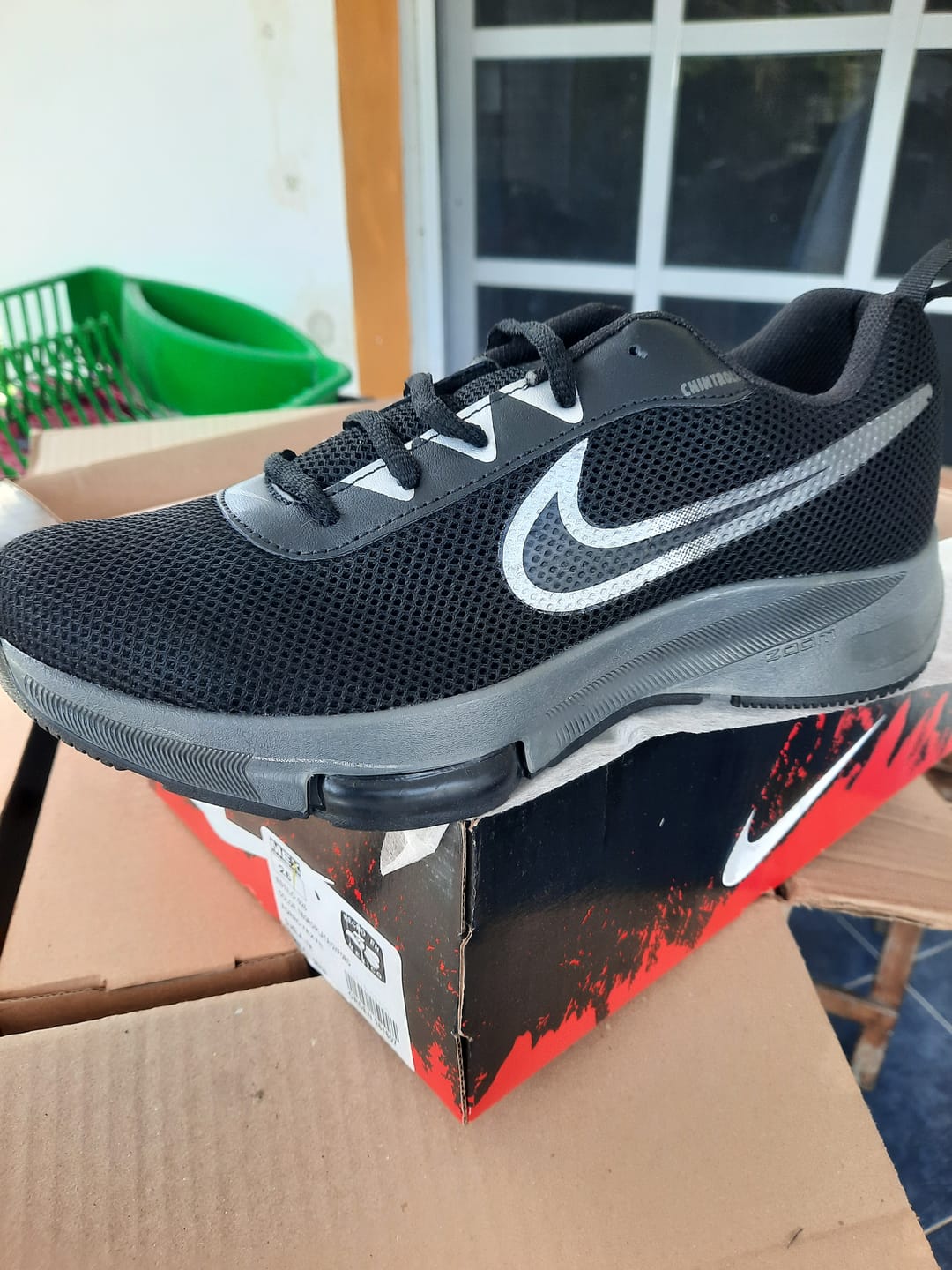 Customer photo review of Tenis Dunk Blanco Negro
