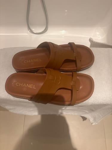 Customer photo review of CC 26s Sandals Brown Sheepskin 670378