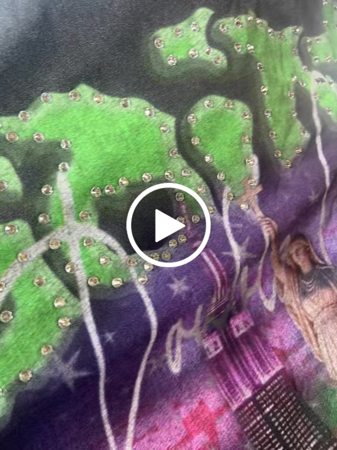 Customer video review of Iced-Out Neck Vintage Saints Tee-457