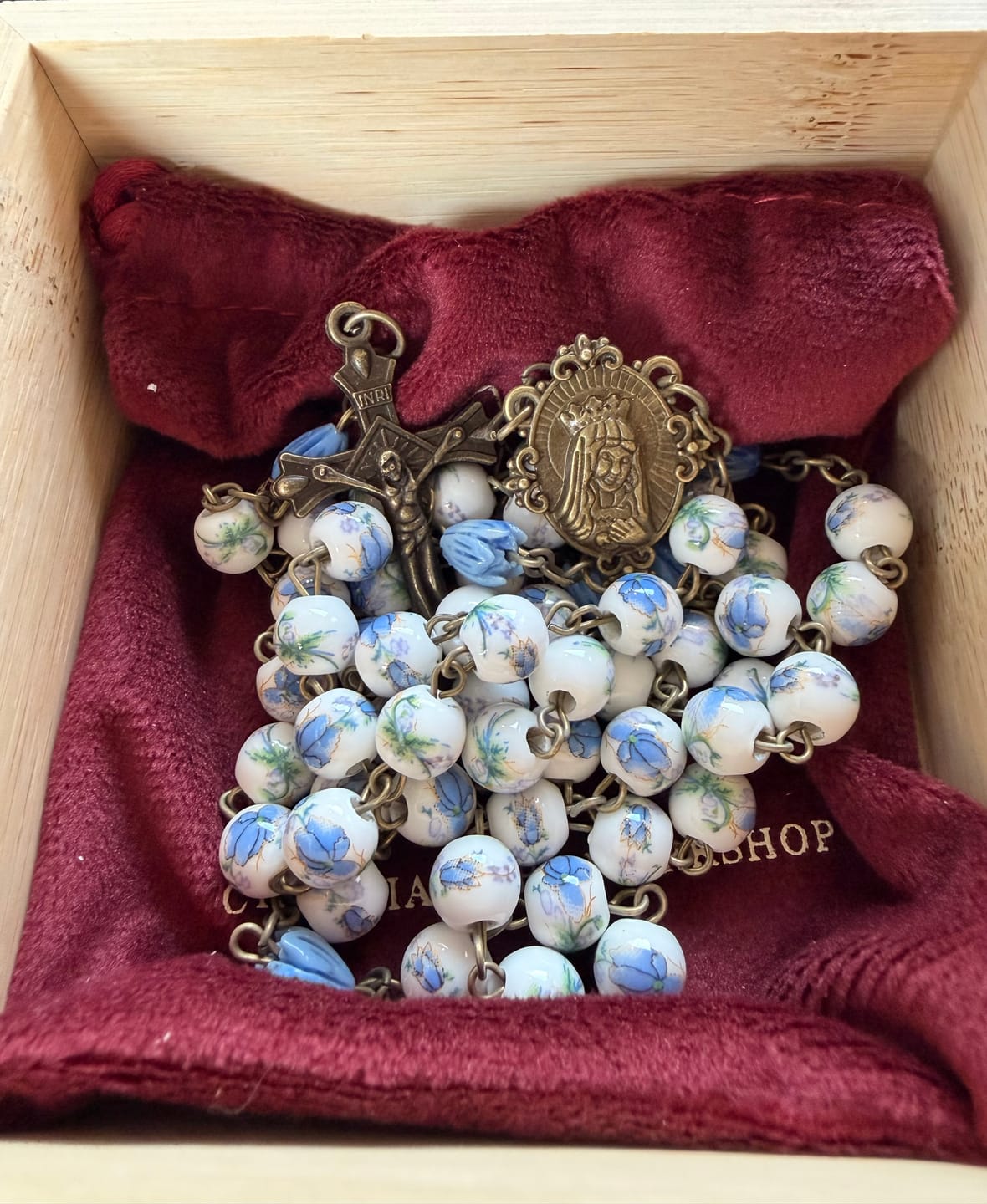 Customer photo review of Christianartworkshop Sacred Rosary Wood Gift Box