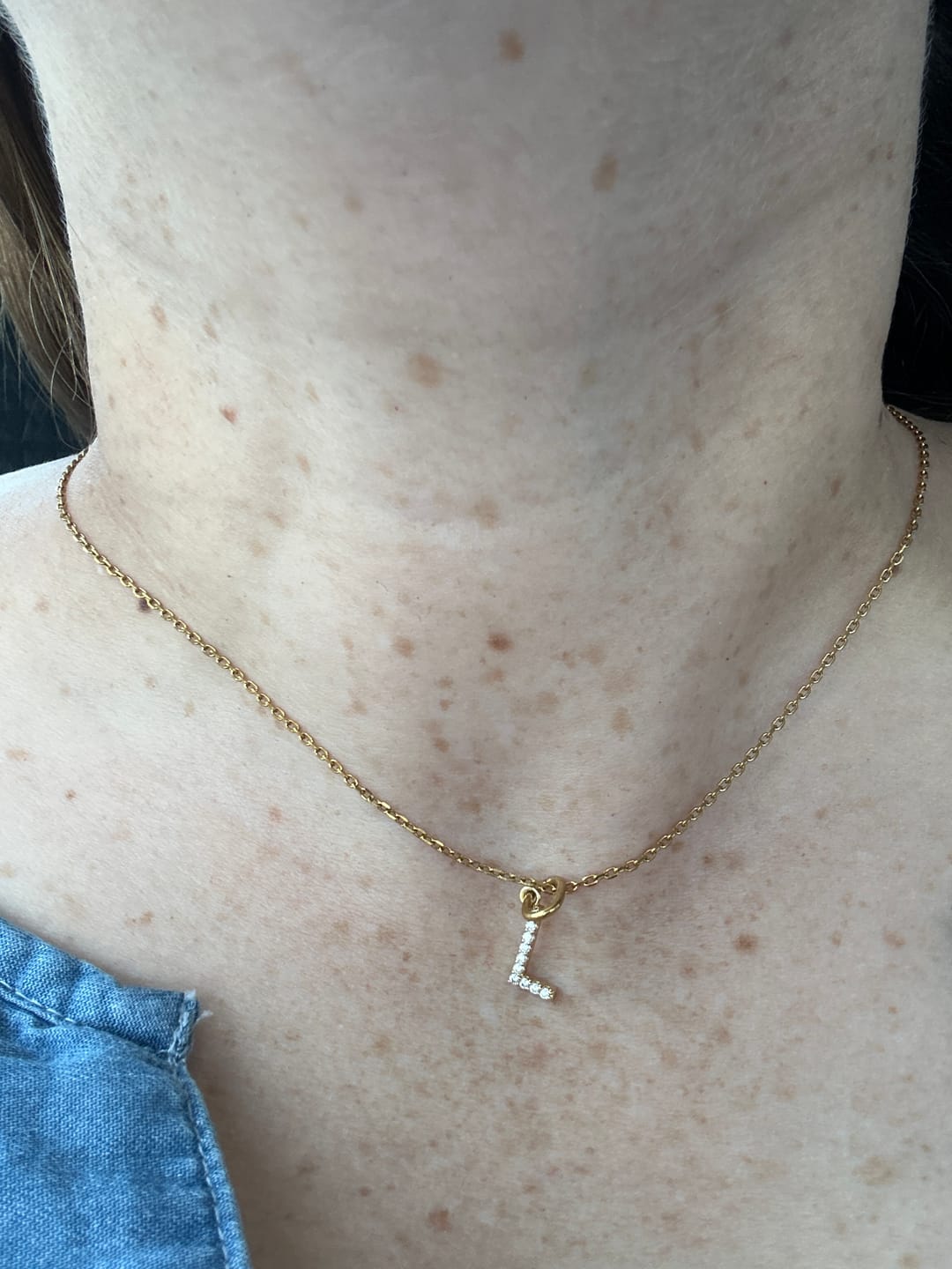 Customer photo review of Collar Dorado Inicial Con Zirconias