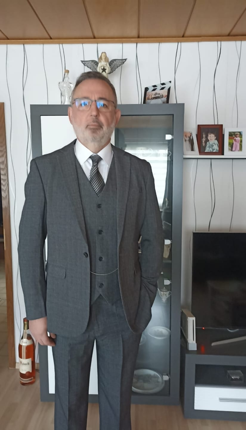 Customer photo review of Three-piece suit Tommy