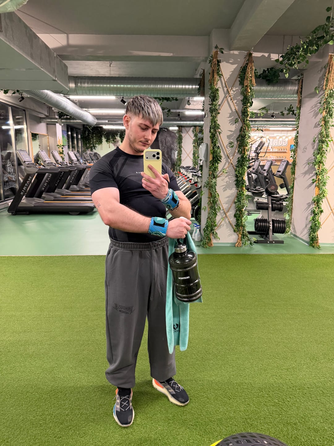 Customer photo review of 4294 - Apex Compression Tees