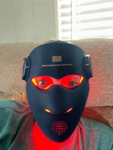 Customer photo review of INIA GLOW 4D 940nm Dual NIR Wireless LED Mask