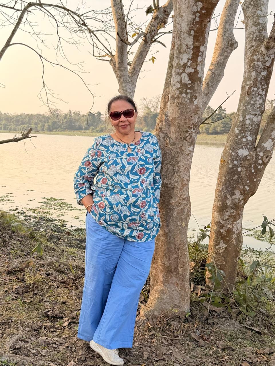 Customer photo review of Women English Blue Airy Linen Wide Leg Pant