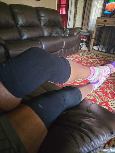 Customer photo review of Silix™ 3D Compression Knee Sleeves –Say Goodbye to Saggy, Uneven-Looking Legs