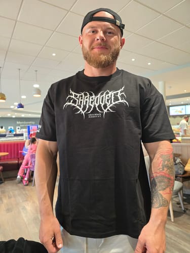 Customer photo review of Metal - unisex Pump cover - Oversized Gym T-shirt  - Black
