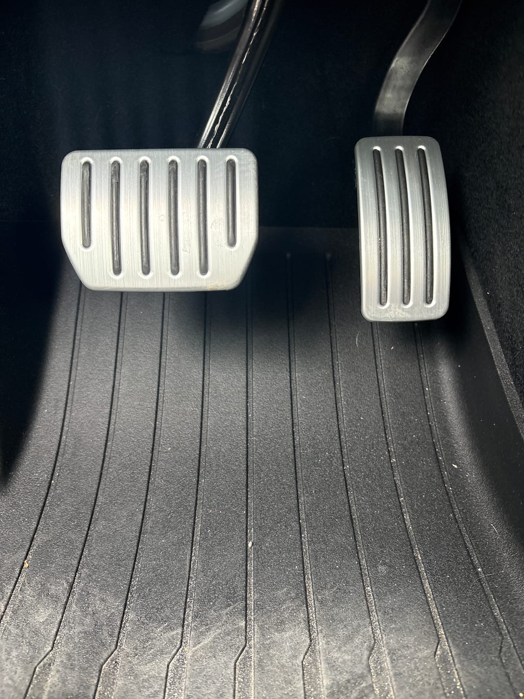 Customer photo review of Self-flip Lock Aluminum Performance Foot Pedal Set for Model 3/Y