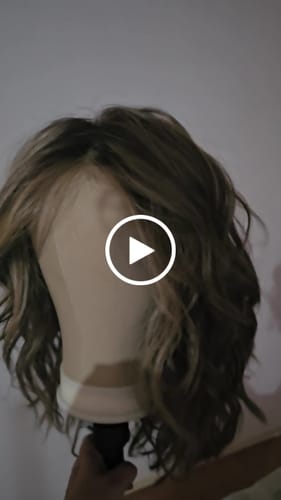 Customer video review of [PRE-ORDER] JBEXTENSION 16 Inches Hazelnut Curly Pre-Cut Side Part Snowflake Lace Frontlace Glueless Wig JESSICA HAZELNUT【BENDY EAR TABS】
