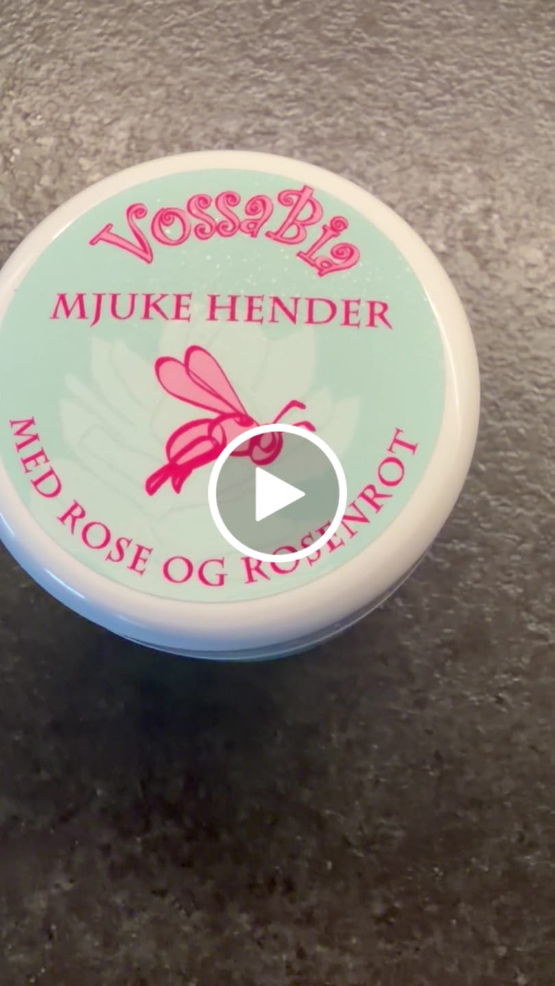 Vídeo reseña de un cliente sobre el producto "Manos suaves" con rosa y raíz de rosa.