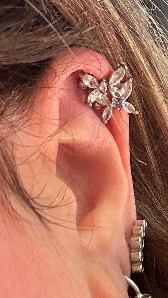 Customer photo review of Orecchino Ear Cuff Farfallina
