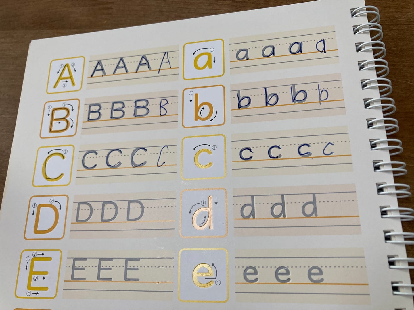Customer photo review of 文字が消える!?まほうのドリル （アルファベット・ローマ字 / 小学英語 ３年生）