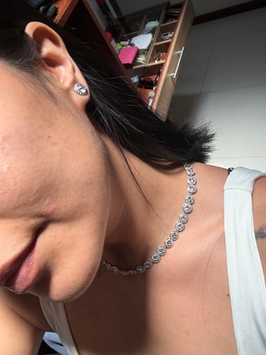 Customer photo review of SET CONJUNTO COLLAR + PULSERA + ARETES SWAROVSKI ANGELIC HALO