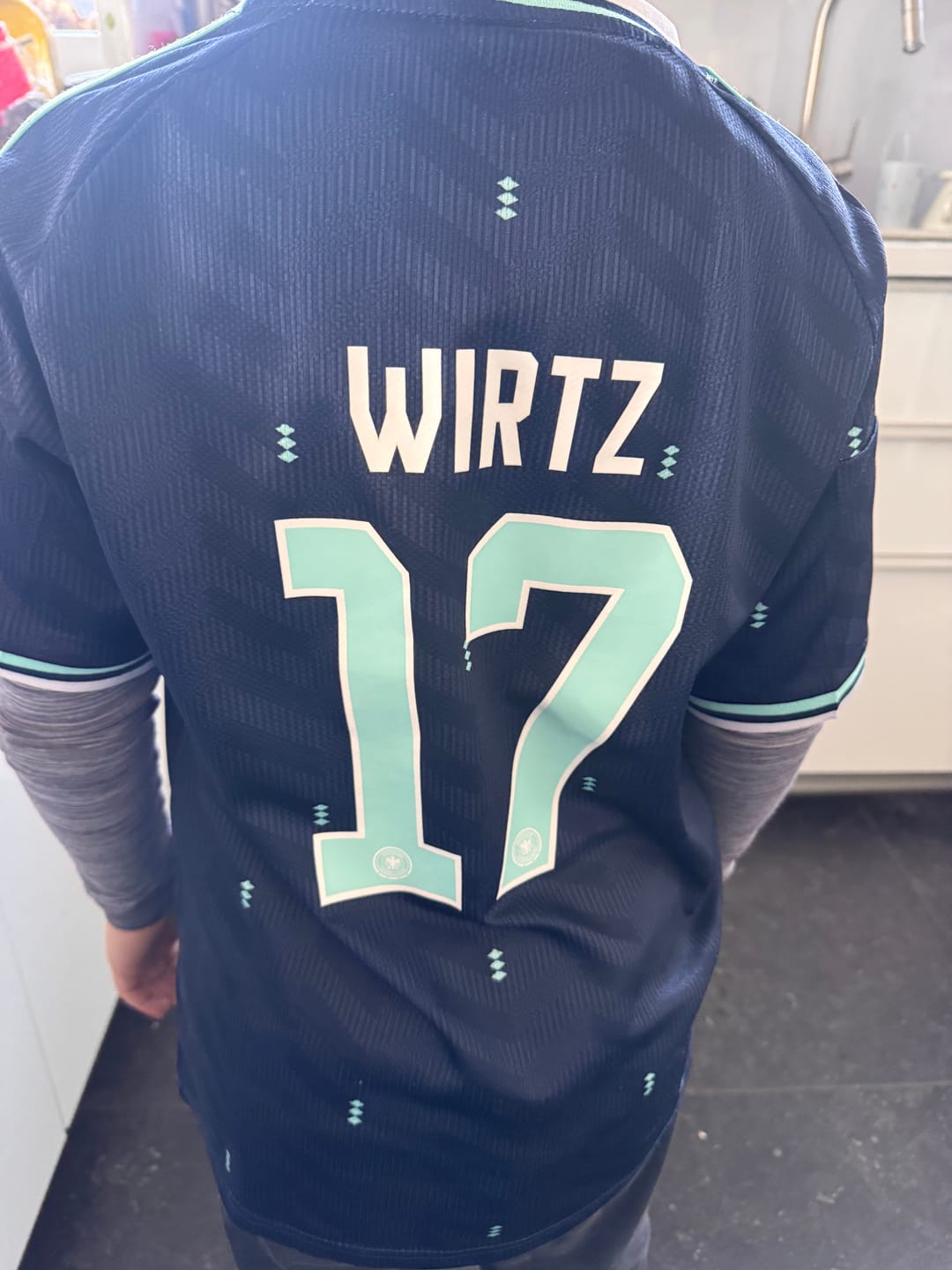Customer photo review of Florian Wirtz 17- Germany 2026 World Cup Kids  Football Jersey Kit