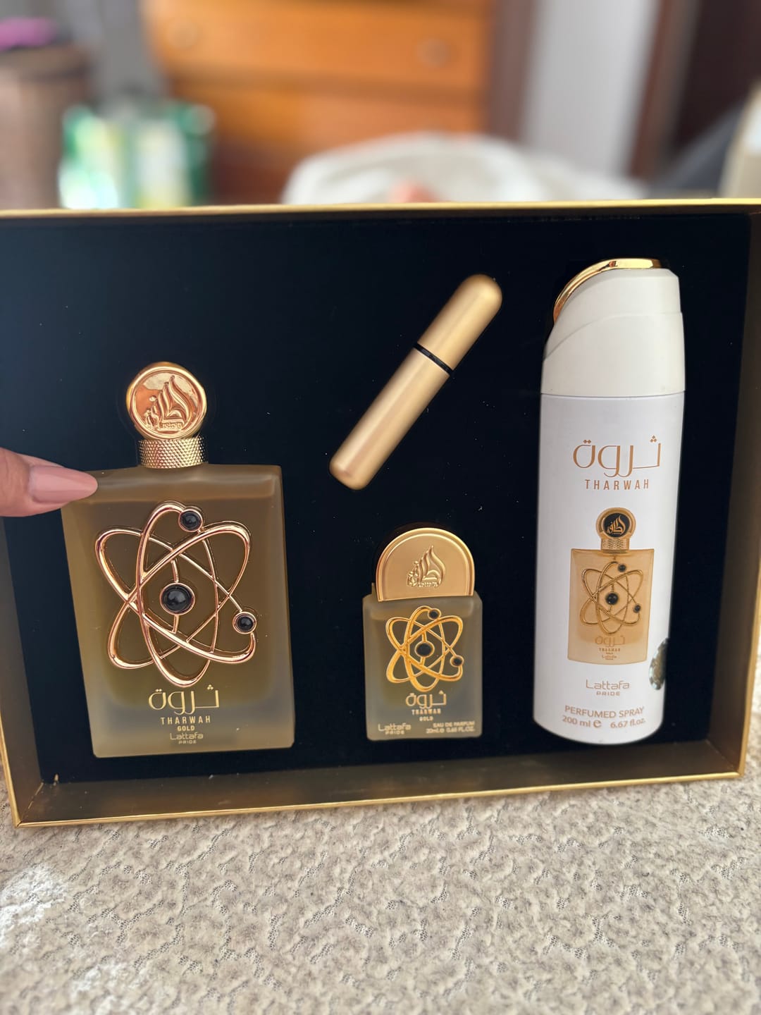 Customer photo review of CONJUNTO THARWAH GOLD LATTAFA - 100ML