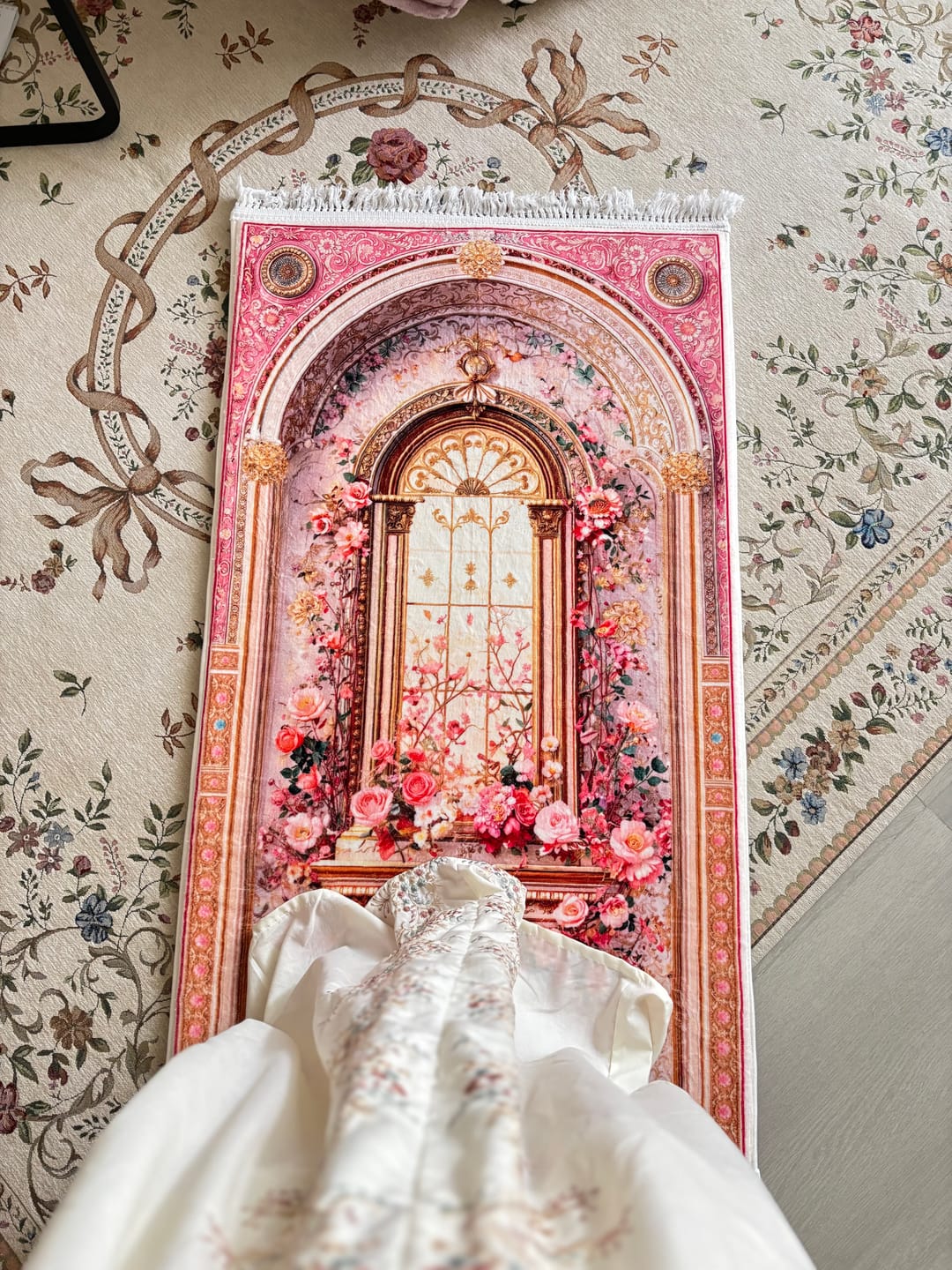 Customer photo review of Obscura Rosy Padded Prayer Mat