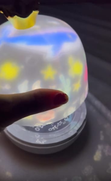 Customer photo review of Kinder Nachtlicht Projektor 2in1 | Sternenhimmel Einschlafhilfe