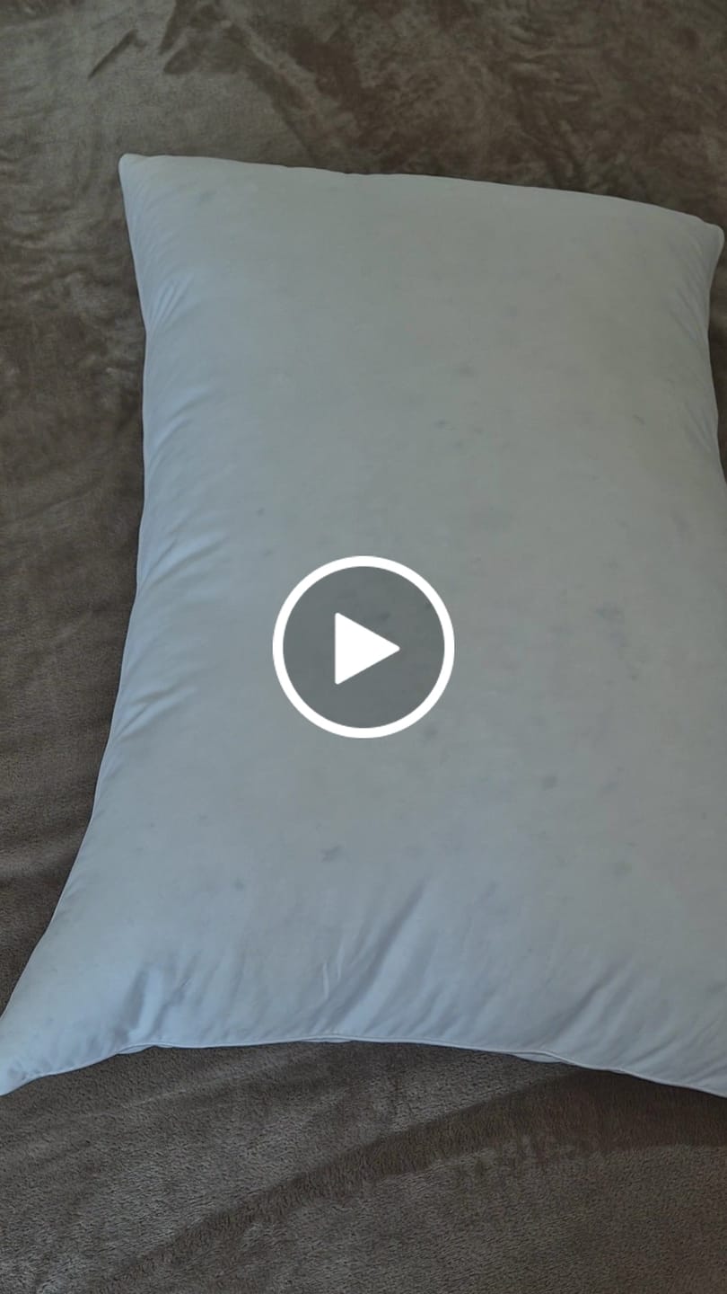 Customer video review of Pernă Plume Puf