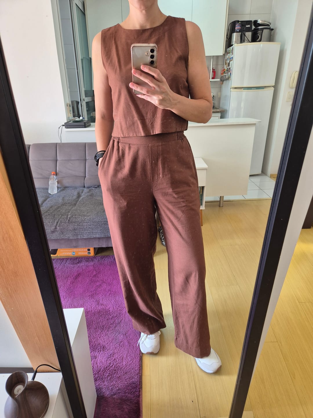 Customer photo review of Calça Reta Petúnia Marrom Escuro