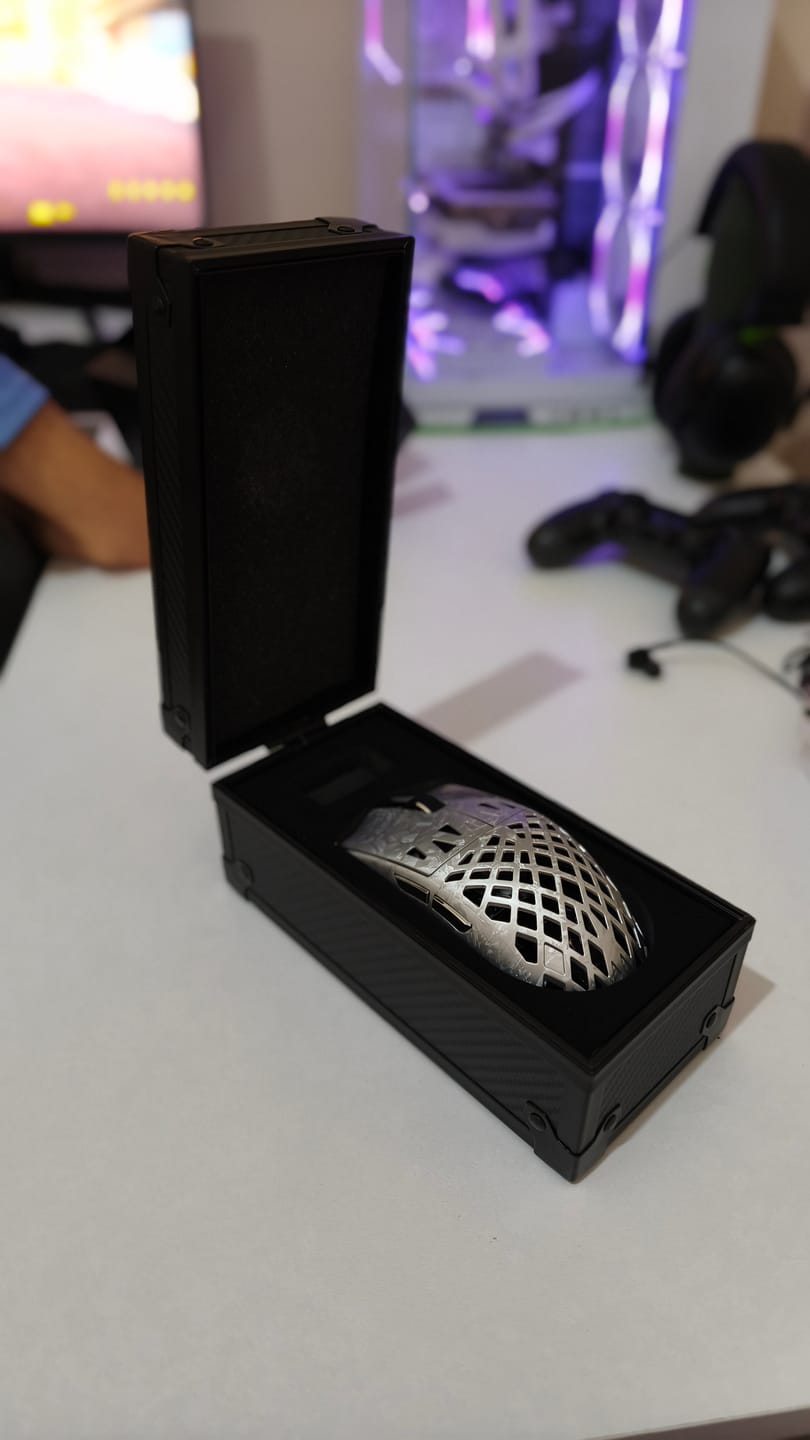 Customer photo review of ATK Blazing Sky Ghost Karbon Fiber Wireless Mouse