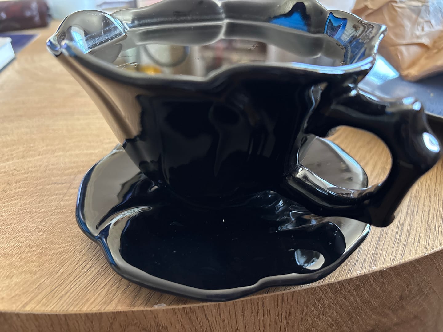 Customer photo review of Schwarze Rosen-Teetasse mit Untertasse – Gothic Keramikbecher