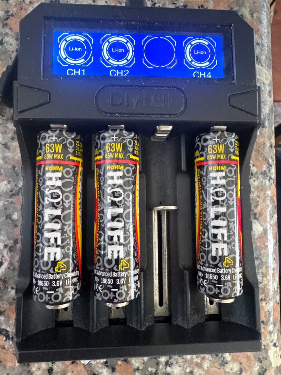 Customer photo review of Hohm Tech Life V4 18650 3015mAh 22.1A Battery
