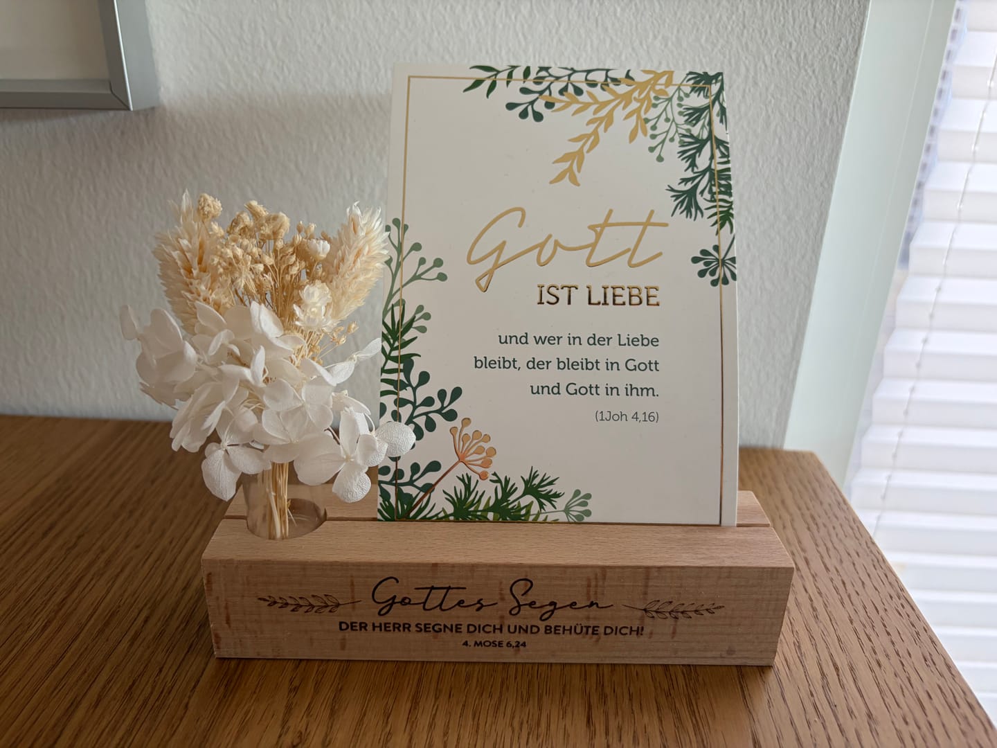 Customer photo review of Kartenhalter "Gottes Segen" mit Trockenblumen · Holzgravur · inkl. Postkarte