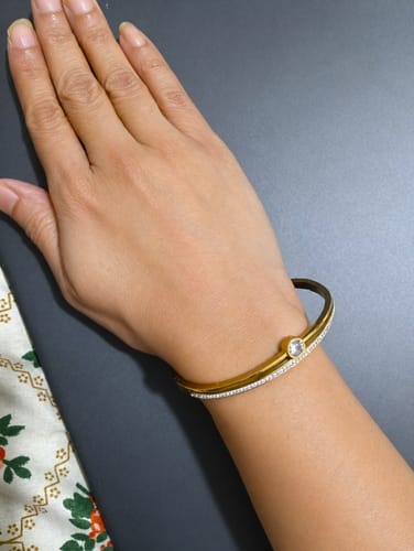 Customer photo review of Women's Exquisite 18K Gold-Plated Bracelet with Stones
