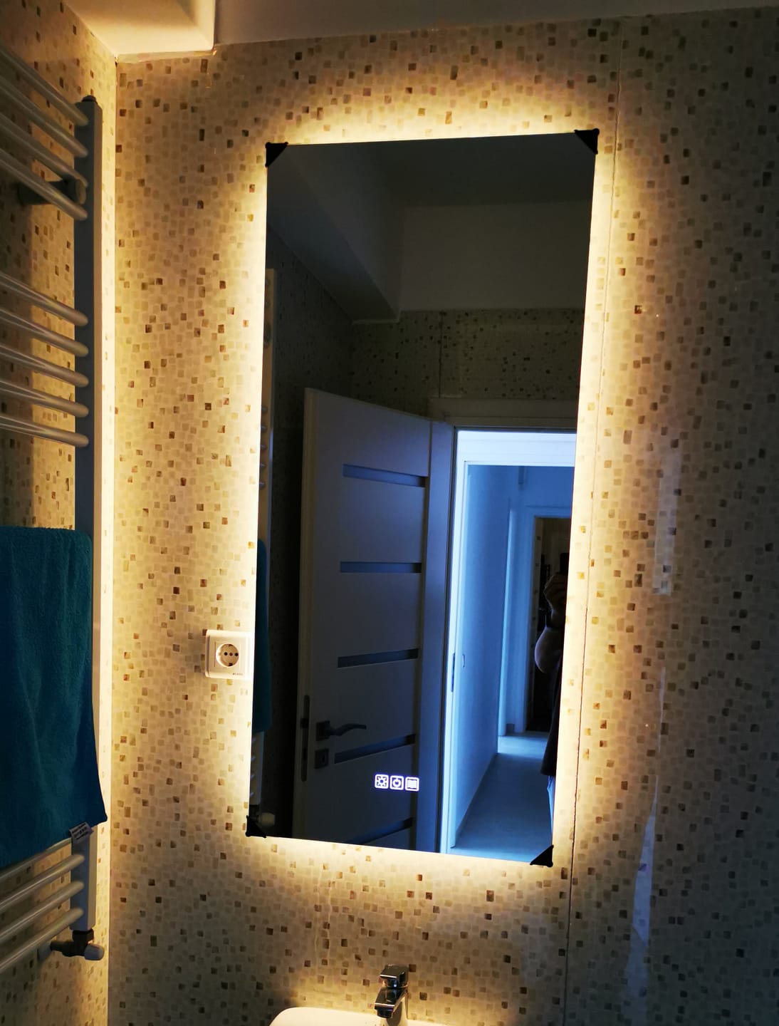 Customer photo review of Oglinda LED Verticala - Gama Reyze Ambient, 50x110cm