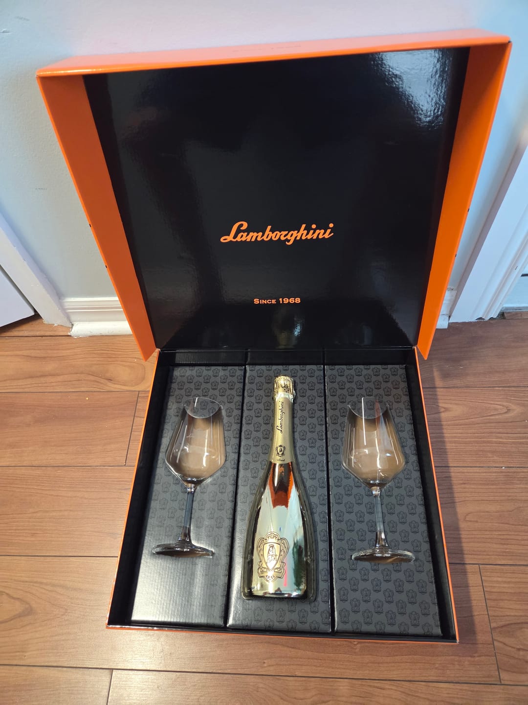 Customer photo review of Lamborghini Oro Vino Spumante with Gift Set