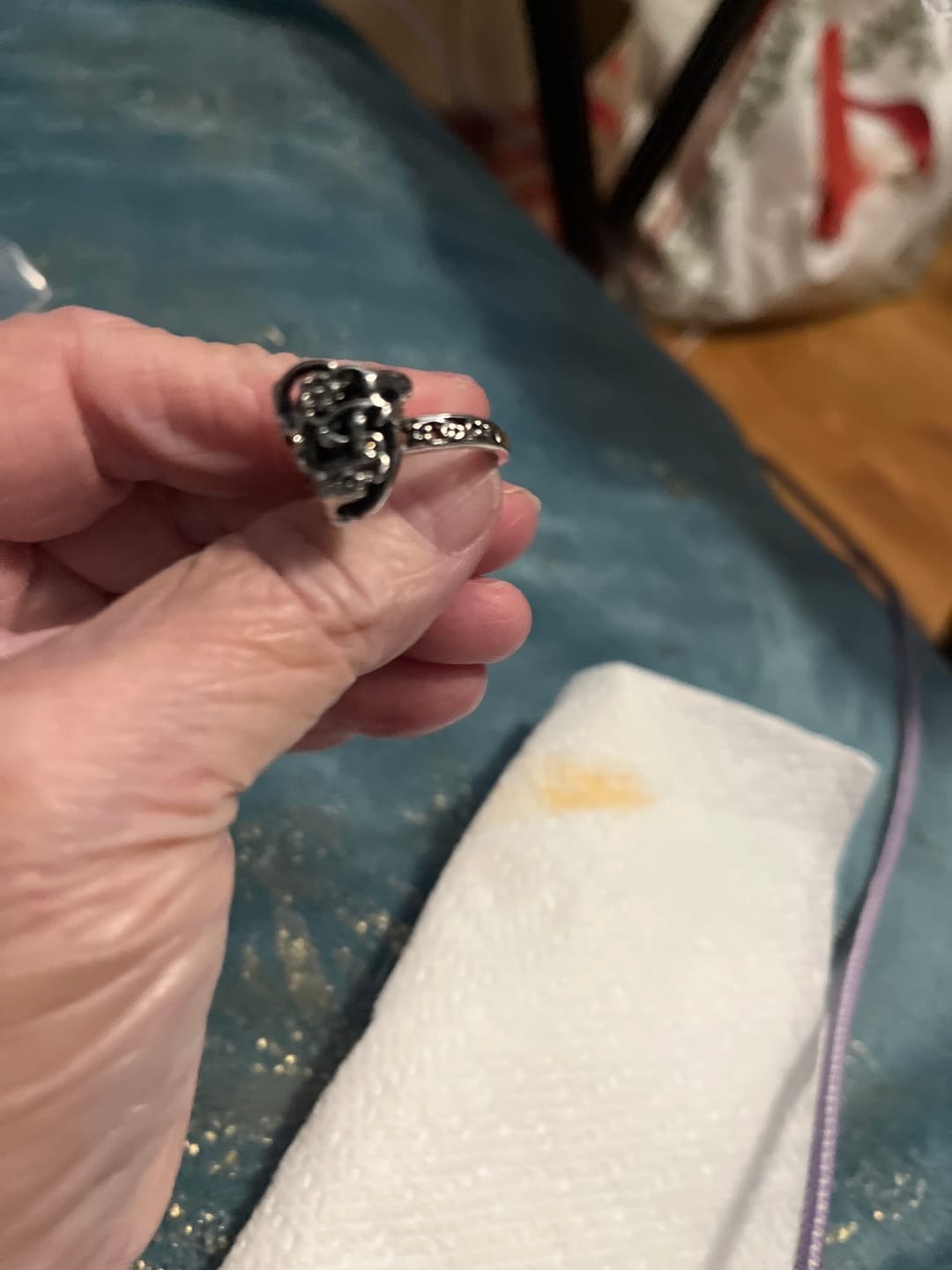Customer photo review of Vintage Vine Black Agate Ring (Light Luxury Niche Dark Style Band)
