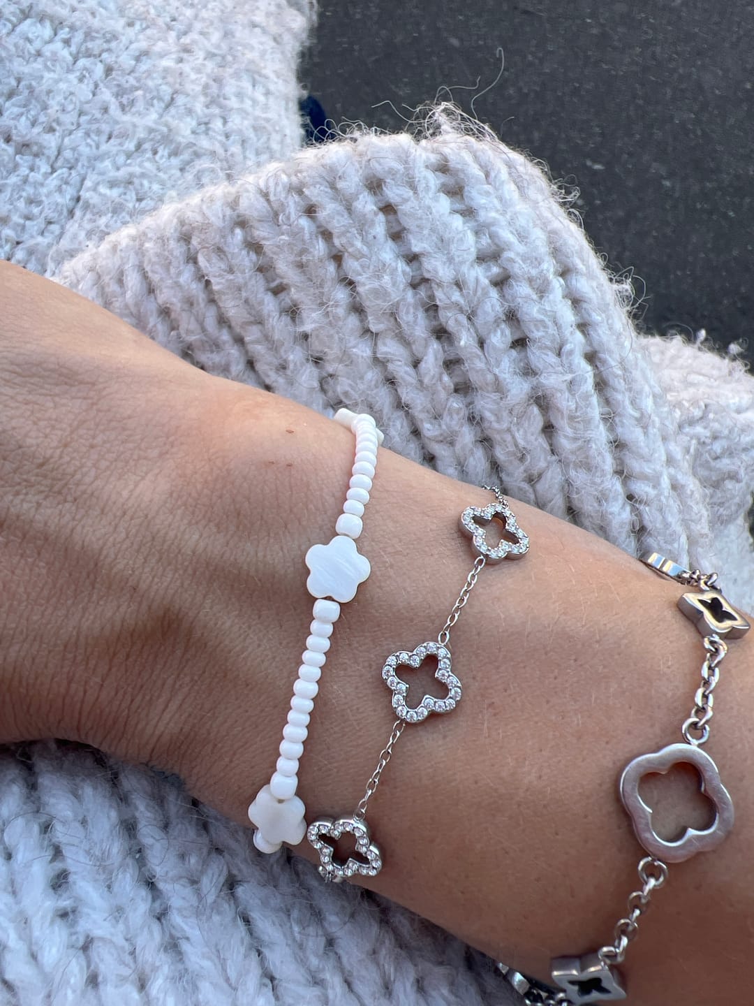 Customer photo review of Spring Lucky Leaf Armband 14K Vergoldet