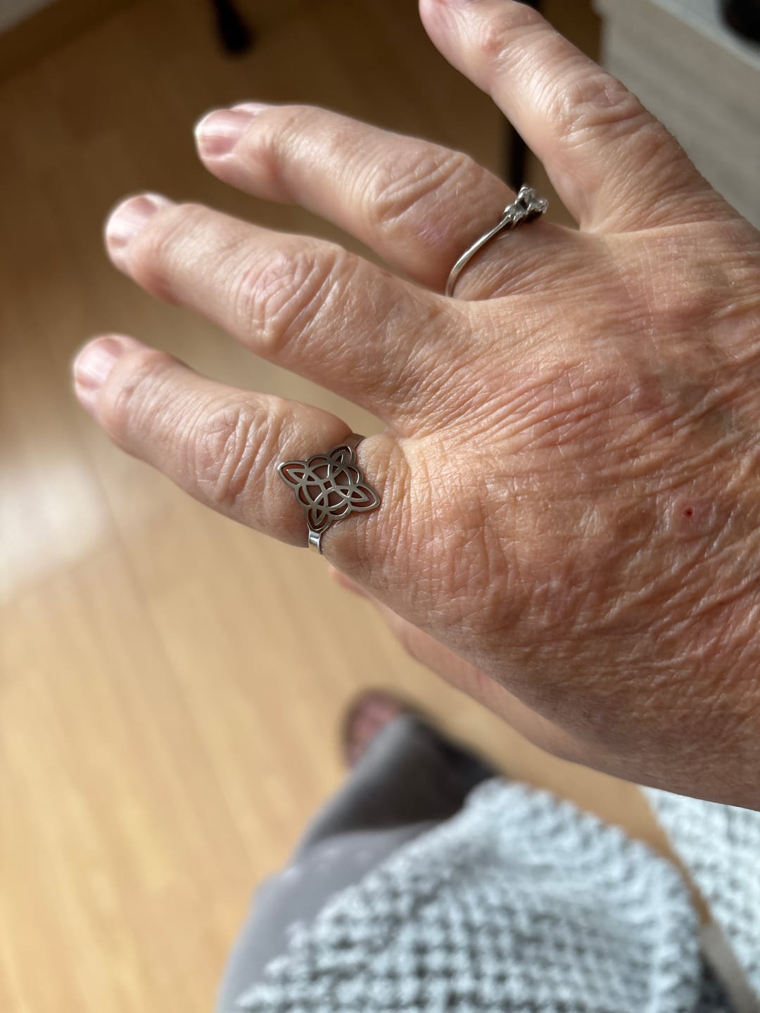Customer photo review of Bague Ajustable "Protection Éternelle" - Noeud de Sorcière