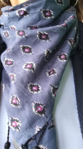 Reseña con foto de un cliente sobre Pañuelo Triángulo Rombos Étnicos