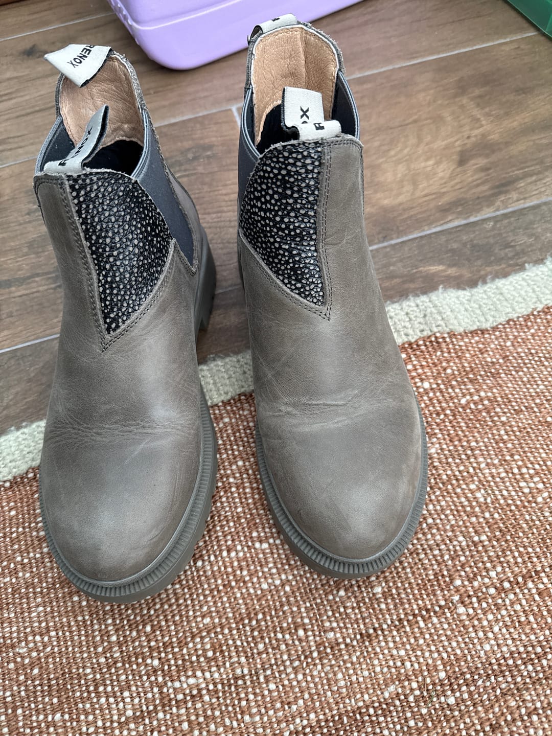 Customer photo review of Botín Original 2 Gris Claro Mujer