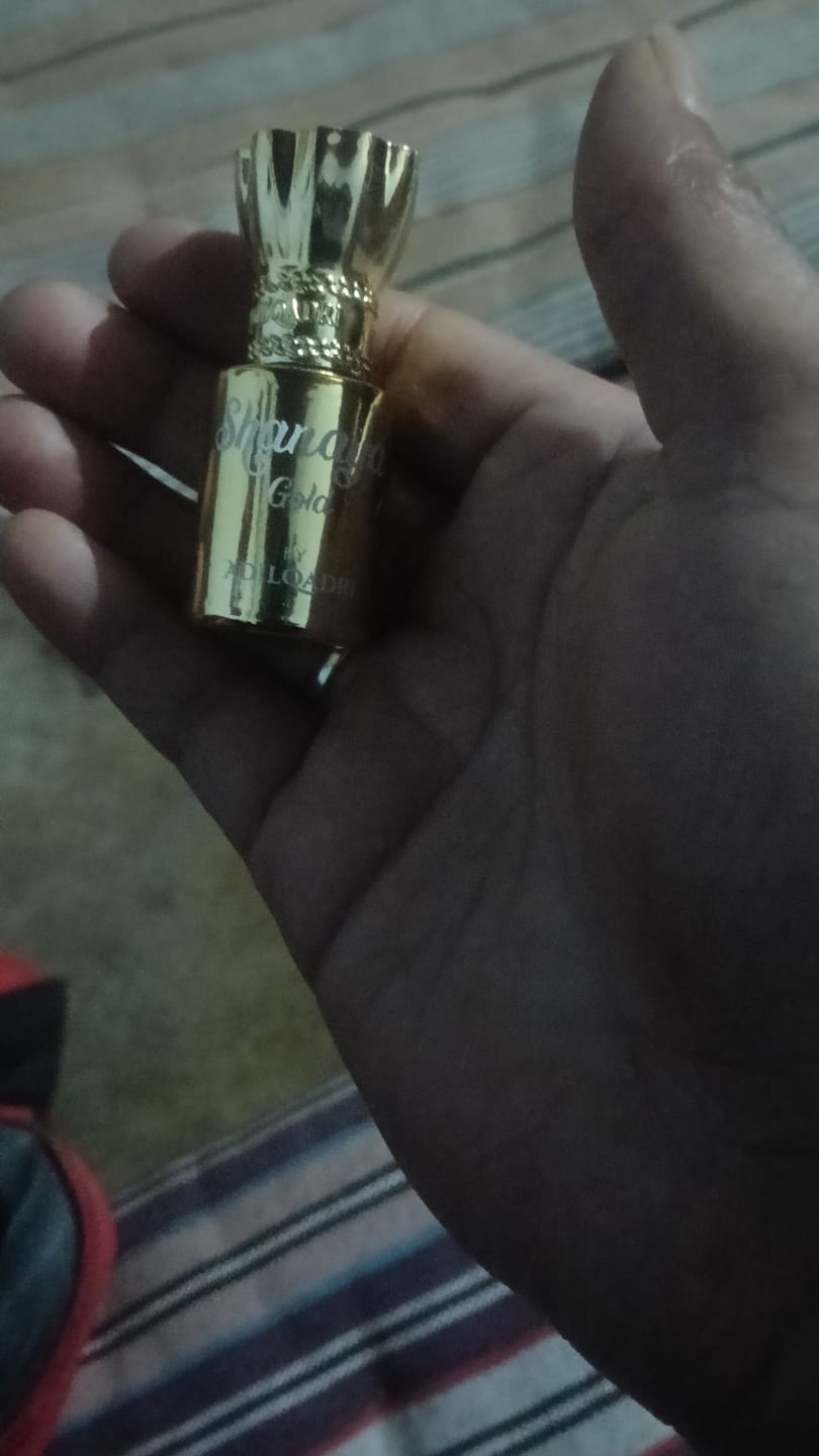 Customer photo review of Shanaya Gold Luxury Gourmand Attar Perfume