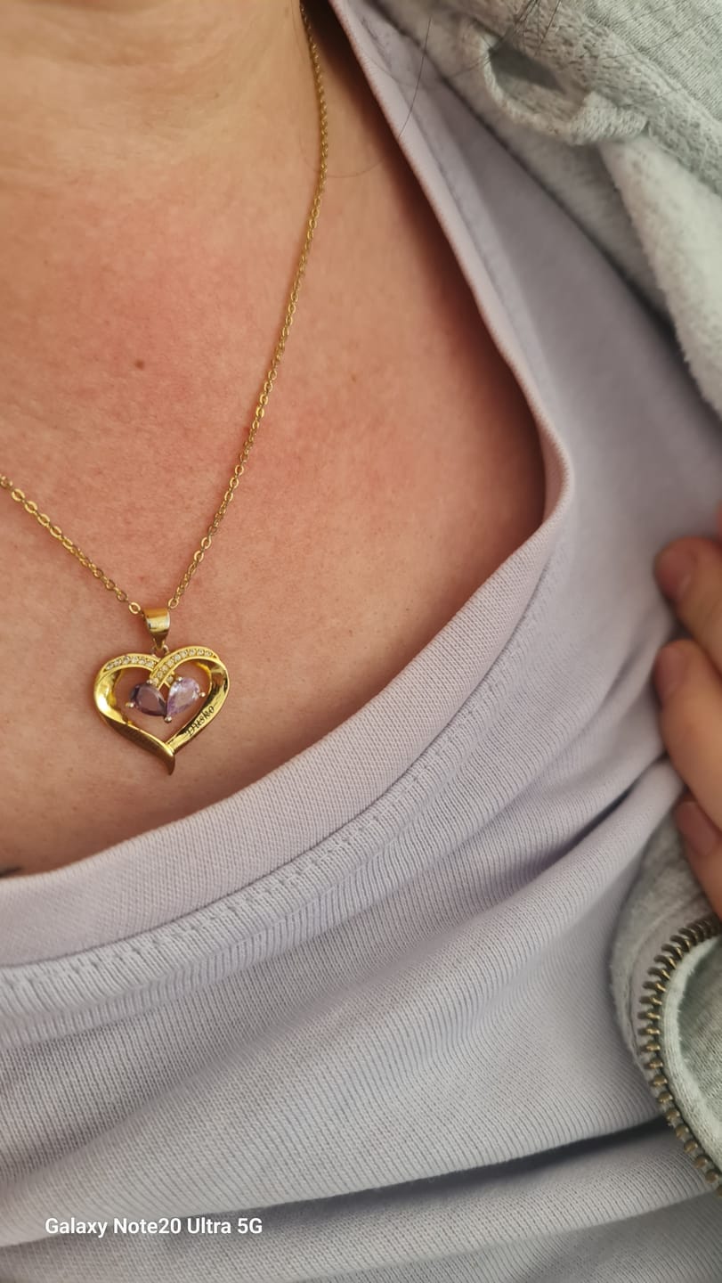 Customer photo review of An Meine Frau – Geburtsstein Herz Halskette